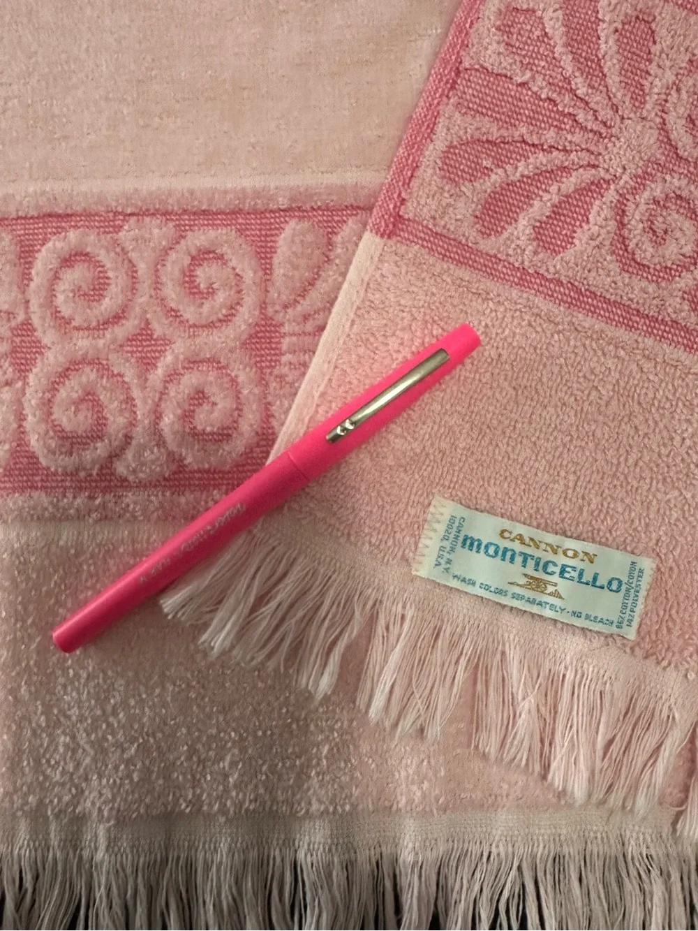 Vintage Cannon Monticello “Santa Cruz” Pink Bath Towel Excellent Vtg condition